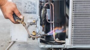 signs your furnace needs replacing before winter hits